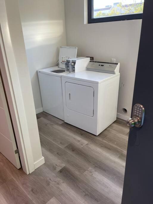 Comfy Studio With Cali King Size Mattress San Diego Exteriör bild
